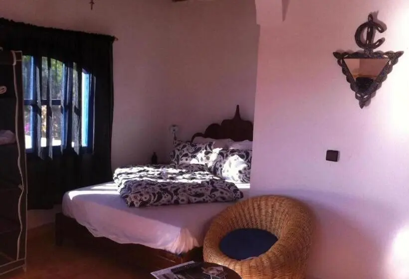 スタンダードトリプルルーム, Room In Guest Room Room In Villa Lair De La Mer
