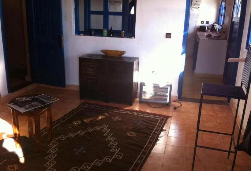 חדר סטנדרט לשלושה, Room In Guest Room Room In Villa Lair De La Mer