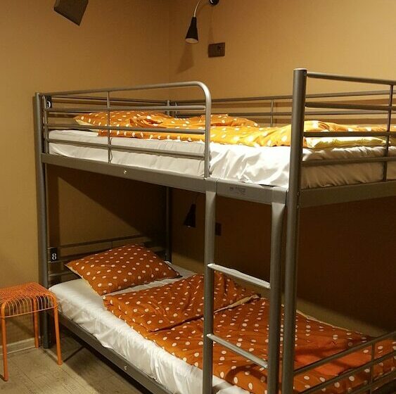 تختخواب در اتاق مشترک, Chocolate Hostel