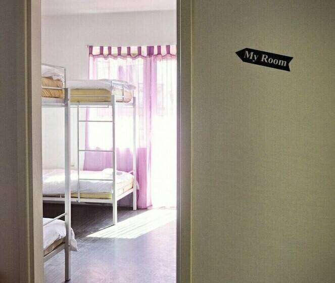 ルームシェアのワンベッド, Voyage Hostel