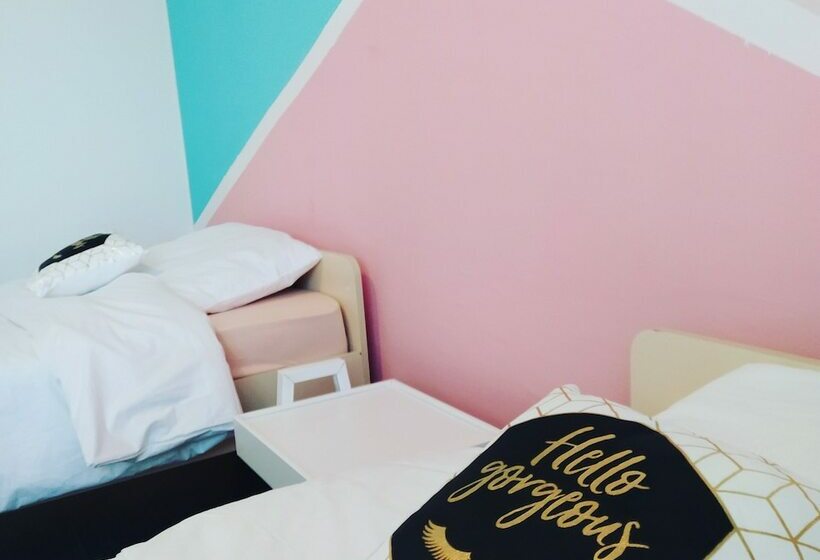 اتاق استاندارد با سرویس بهداشتی مشترک, Voyage Hostel