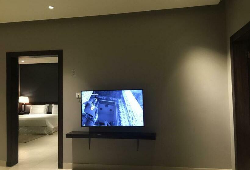 سوییت جونیور, الشجرة الثلاثية للشقق المخدومة Triple Tree