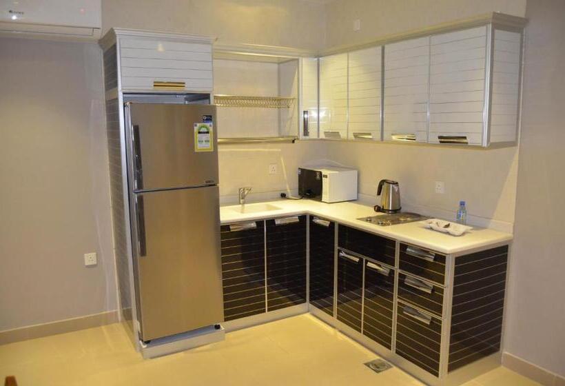 سوییت لوکس, الشجرة الثلاثية للشقق المخدومة Triple Tree