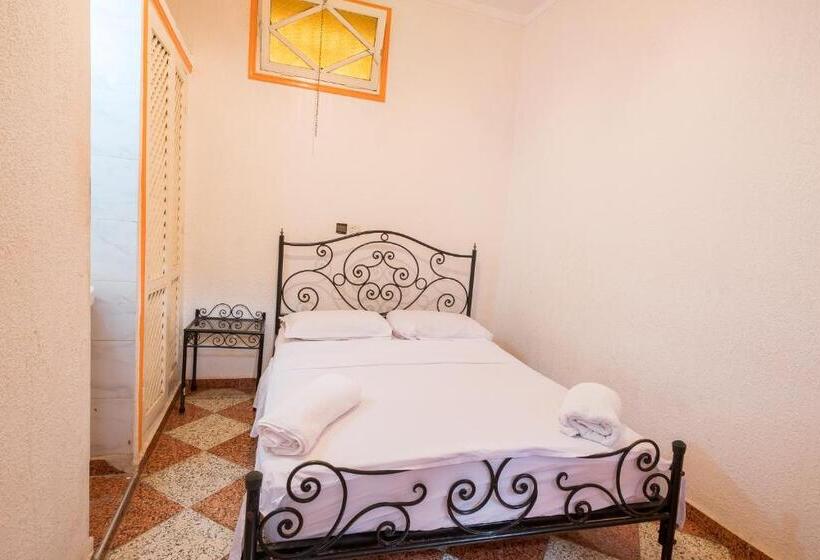 Quarto Standard Casa de Banho Partilhada, Central Palace