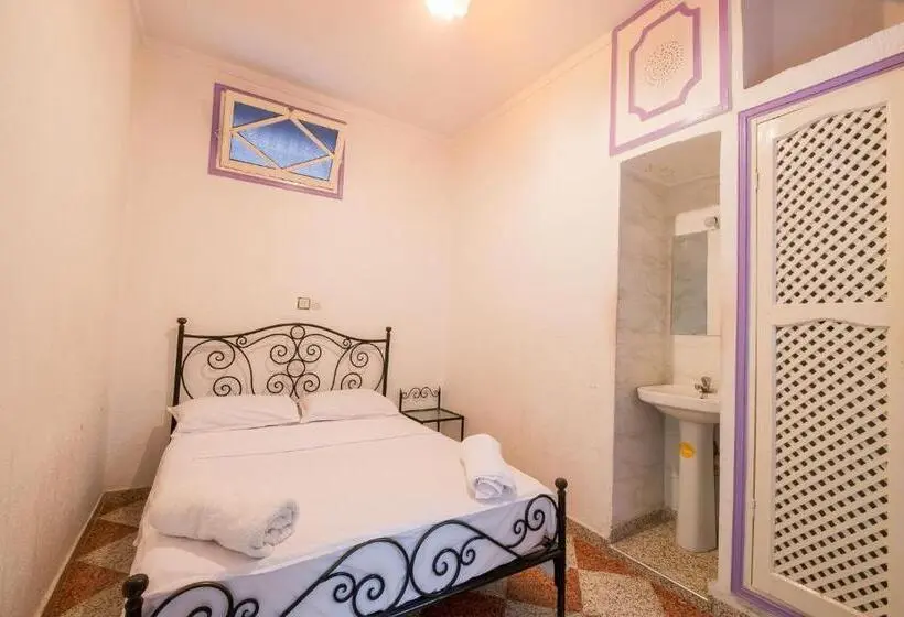 اتاق استاندارد با سرویس بهداشتی مشترک, Central Palace