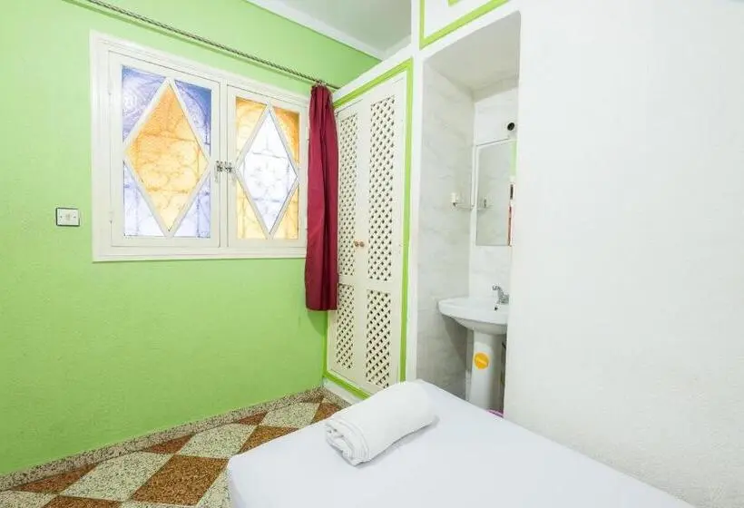 اتاق استاندارد با سرویس بهداشتی مشترک, Central Palace
