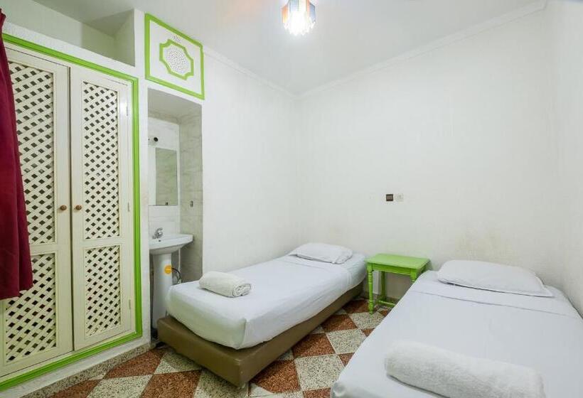 اتاق استاندارد با سرویس بهداشتی مشترک, Central Palace