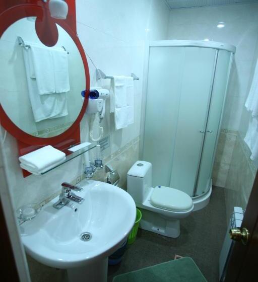 חדר סטנדרט לשלושה, Nairi