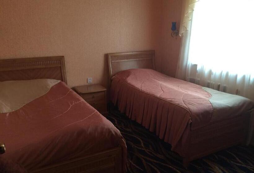 חדר משפחתי, Nairi