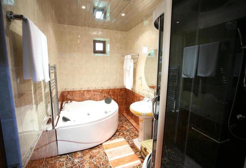 דירה בת חדר שינה 1 עם מרפסת, Nairi