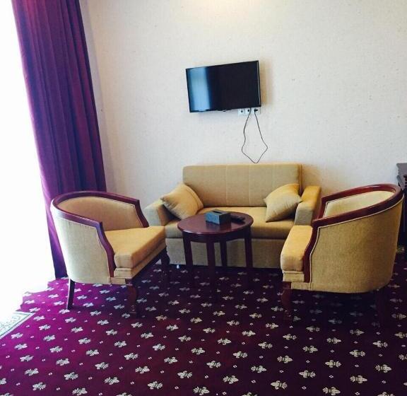 סוויטה עם מרפסת, Nairi