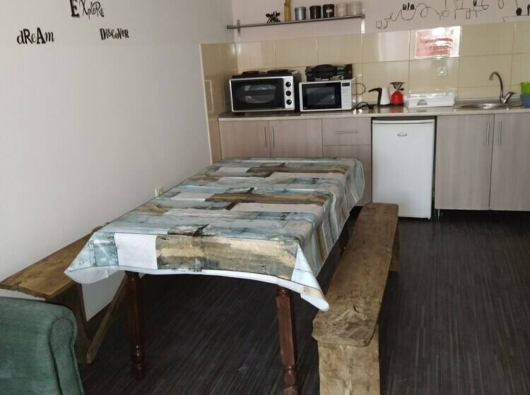 اتاق استاندارد با سرویس بهداشتی مشترک, Voyage Hostel