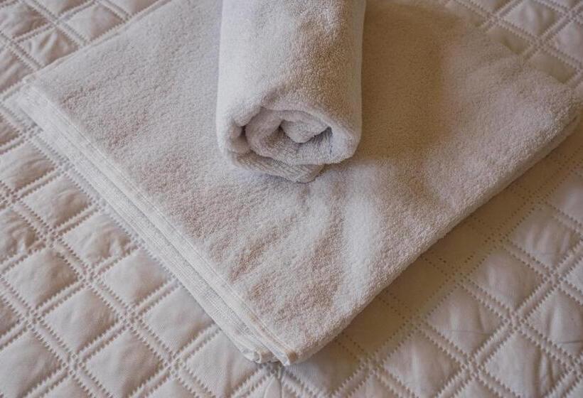 اتاق استاندارد سه نفره, Old District