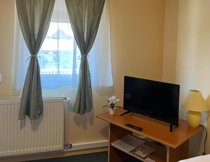 اتاق استاندارد سه نفره, Flamingó Szállás