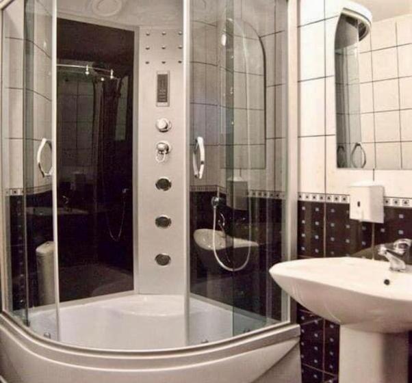 اتاق خانوادگی, Robert