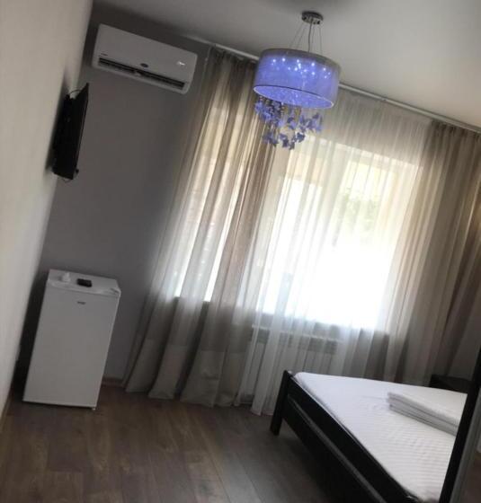 اتاق لوکس, Amina