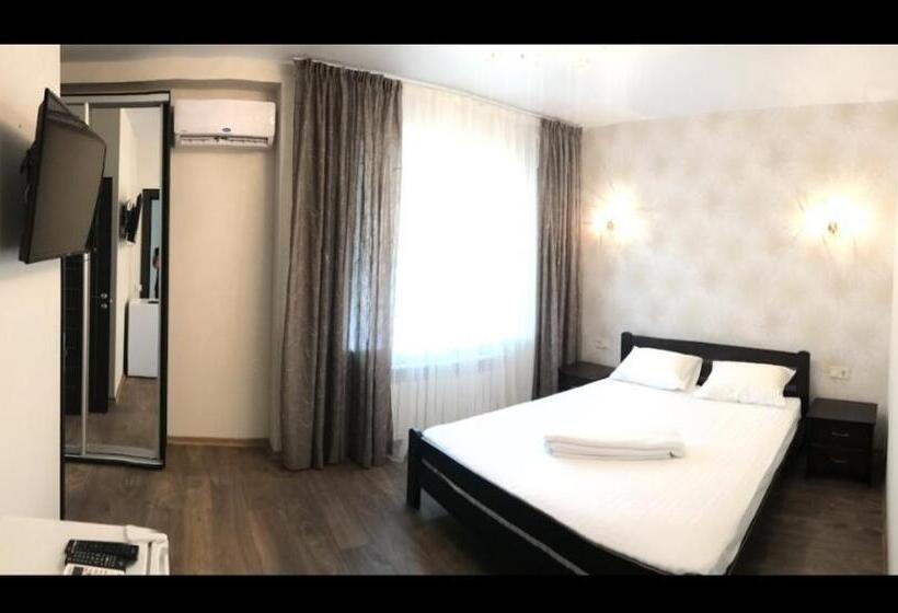 اتاق لوکس, Amina