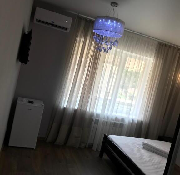 اتاق لوکس, Amina