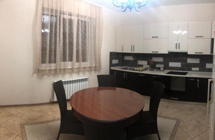 اتاق اکونومی, Amina