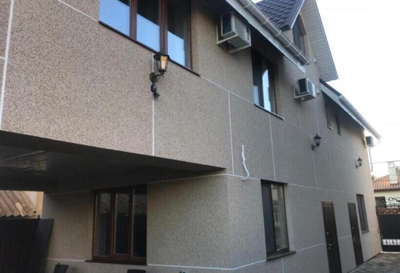 اتاق اکونومی, Amina