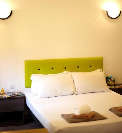 غرفة عائلية, La Voile Bleue