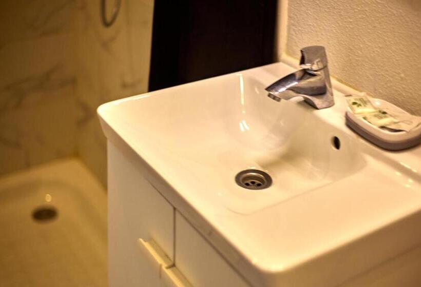 غرفة عائلية, La Voile Bleue