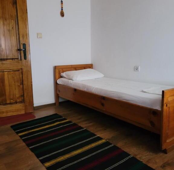 شقة غرفة واحدة, къща за гости българа