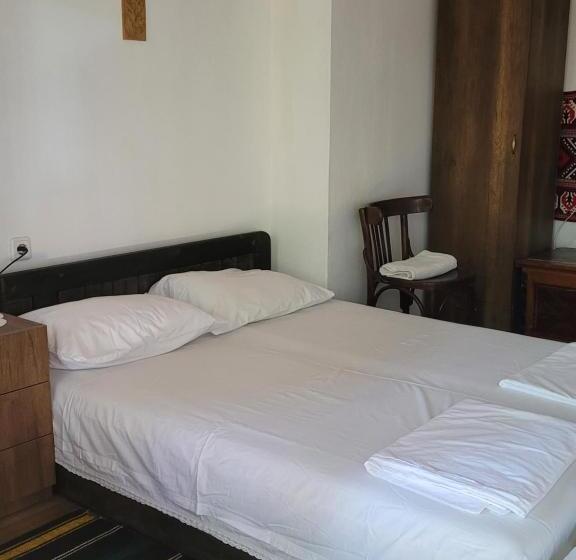 غرفة قياسية مطلّة علي الحديقة, къща за гости българа