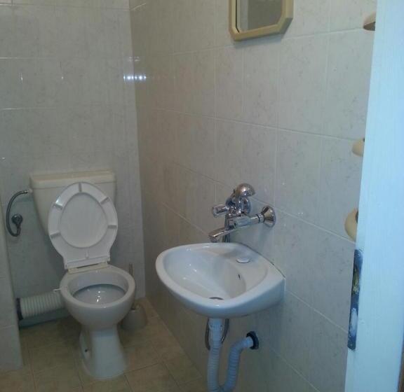 غرفة قياسية ثلاثية, Guest House Zhelevi