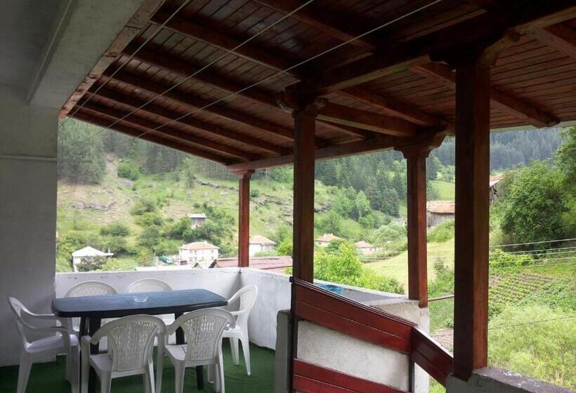 חדר סטנדרט לארבעה, Rooms Sakalievi