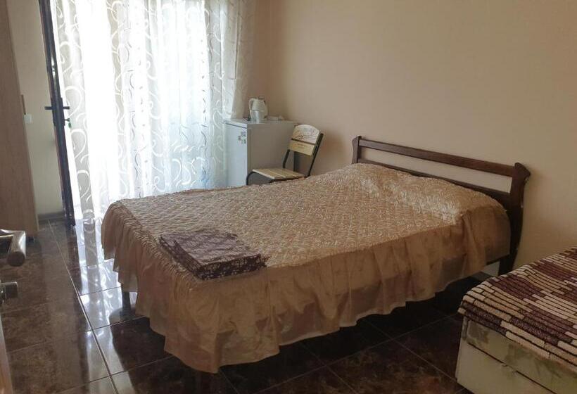 غرفة قياسية ثلاثية, Otel Elena