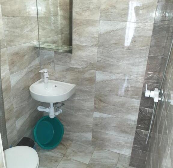 غرفة عائلية, Otel Elena