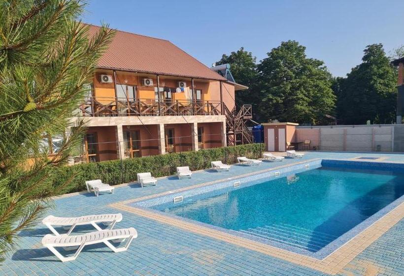 غرفة قياسية رباعية مزودة بشُرفة, Otel Elena