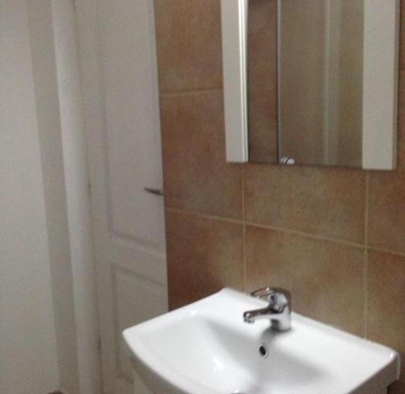 غرفة قياسية ثلاثية, Mellys Haus