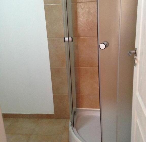 غرفة قياسية ثلاثية, Mellys Haus