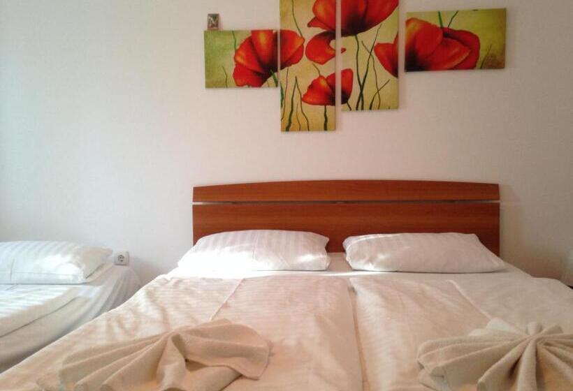 غرفة قياسية ثلاثية, Mellys Haus