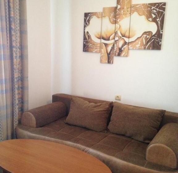 جناح, Mellys Haus