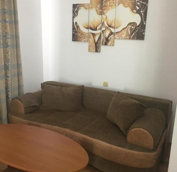 جناح, Mellys Haus