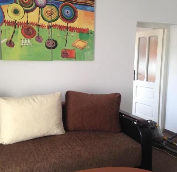 جناح سوبيريور, Mellys Haus