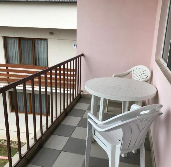 سوییت سوپریور, Mellys Haus