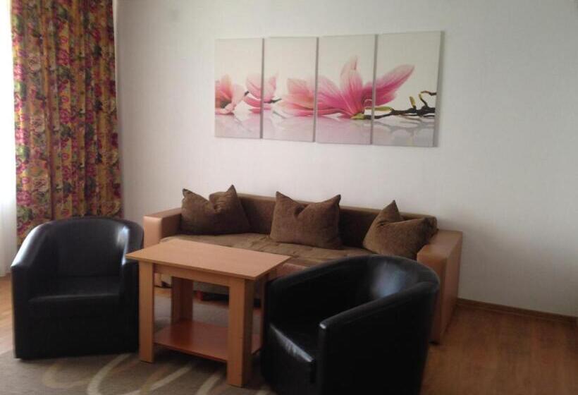 Студия Superior, Mellys Haus