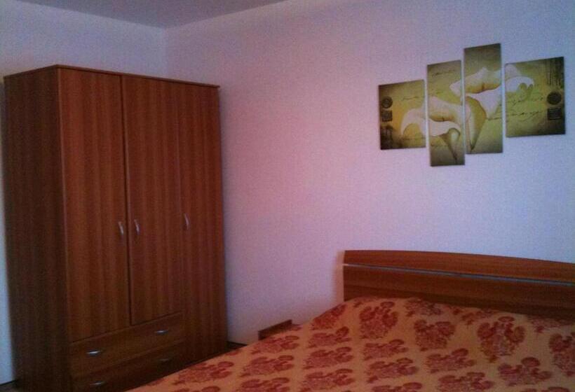 غرفة إقتصادية ثلاثية, Mellys Haus