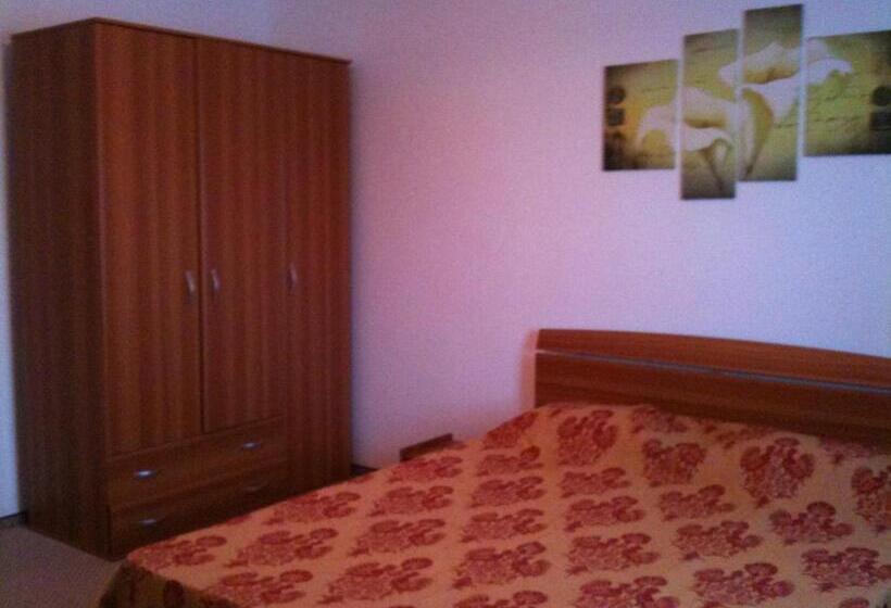 غرفة إقتصادية ثلاثية, Mellys Haus