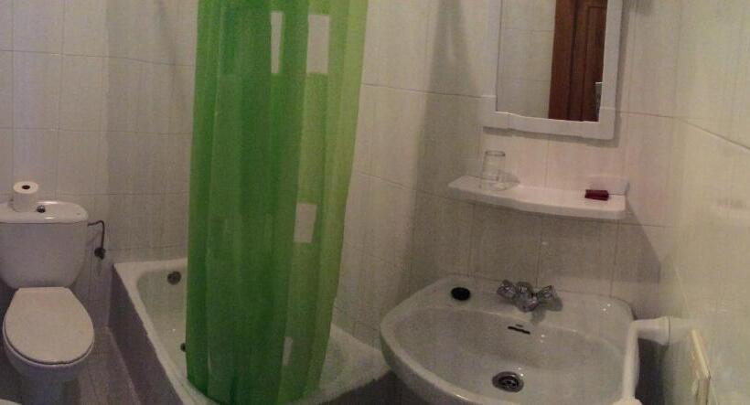 اتاق استاندارد یک نفره, Pension Rosalia De Castro