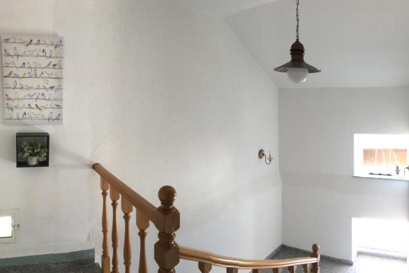 اتاق استاندارد یک نفره, Pension Rosalia De Castro