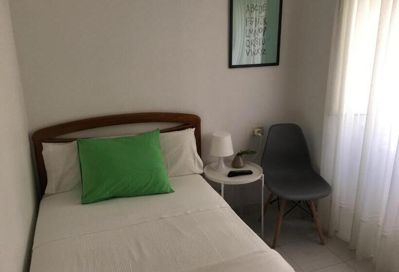 اتاق استاندارد یک نفره, Pension Rosalia De Castro