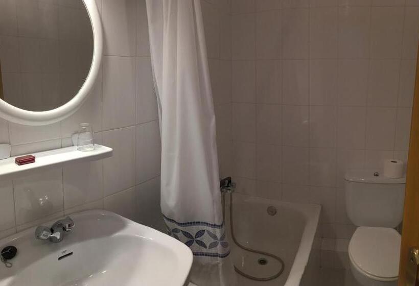 اتاق خانوادگی, Pension Rosalia De Castro