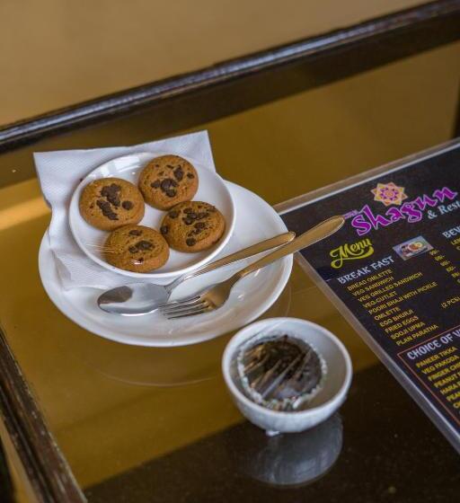 スーペリアールーム, The Shagun