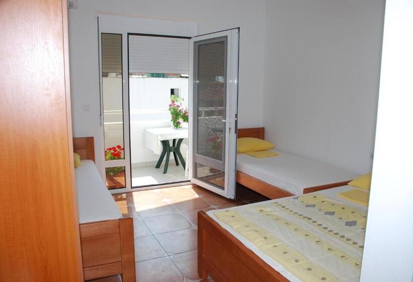استودیو استاندارد با بالکن, Guest House Nura