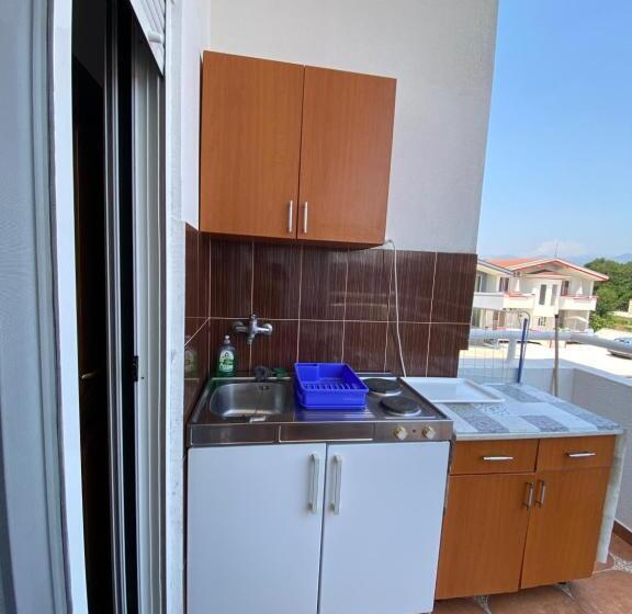 آپارتمان 2 خوابه با بالکن, Guest House Nura